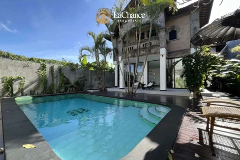 3-Bedroom Villa on 1,000 sqm in Umalas