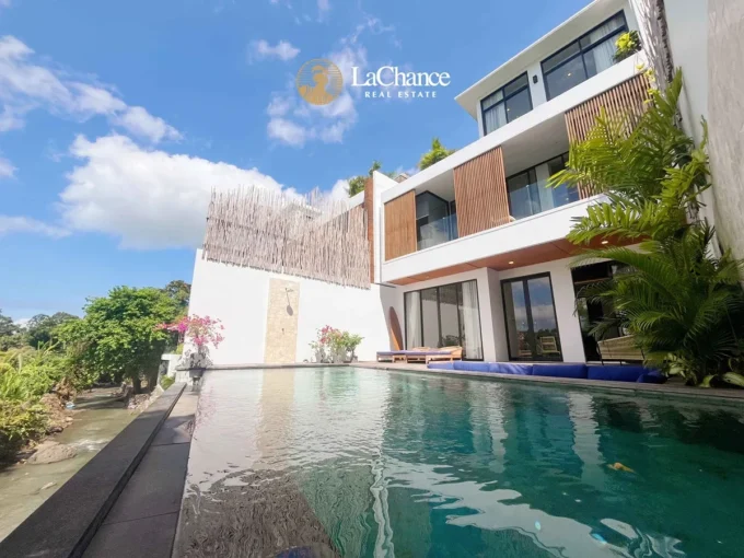 4 bedrooms villa in Canggu with Rice Field Views