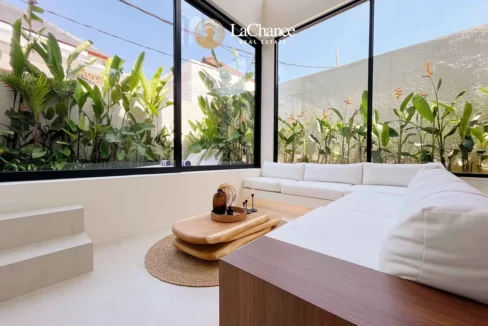 2 bedrooms Central Pererenan10