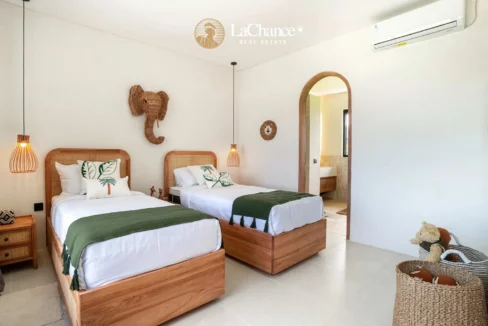 4 bedroom Luxury in Seseh11