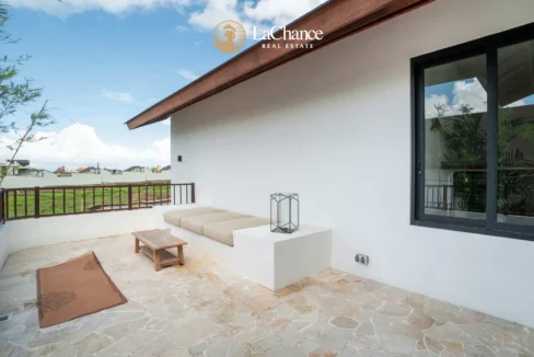 4 bedroom Luxury in Seseh8