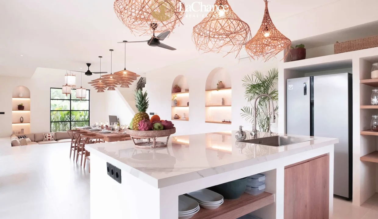 4 bedroom Luxury in Seseh9