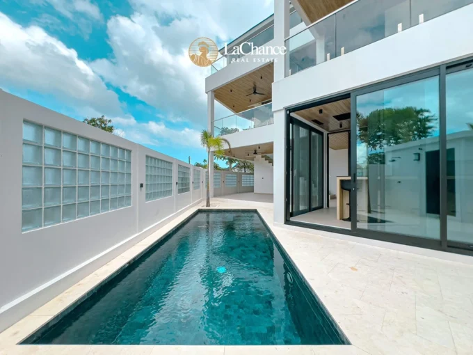 Luxury 5 bedroom villa Pererenan freehold - Solar Powered