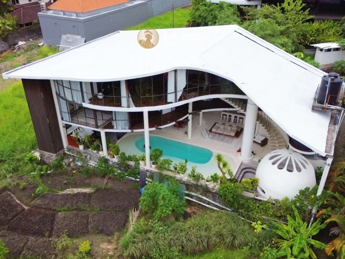 Iconic 4+1 Bedroom Villa in Padang Linjong - Canggu
