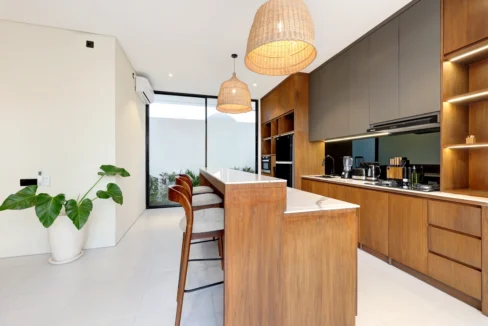 Luxury 3 bedrooms Ocenafront Pererenan12