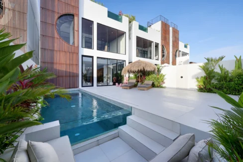 Luxury 3 Bedroom Oceanfront Villa in Pererenan