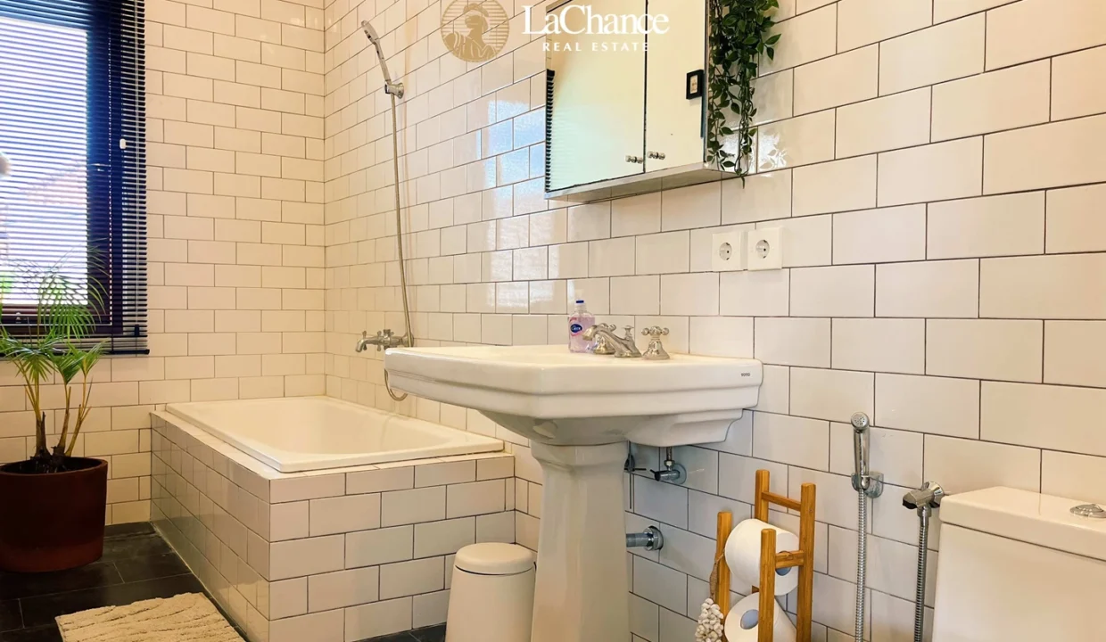 3 +3 bedrooms Berawa Bali16