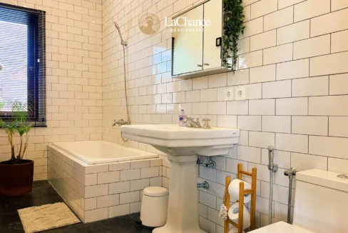 3 +3 bedrooms Berawa Bali16