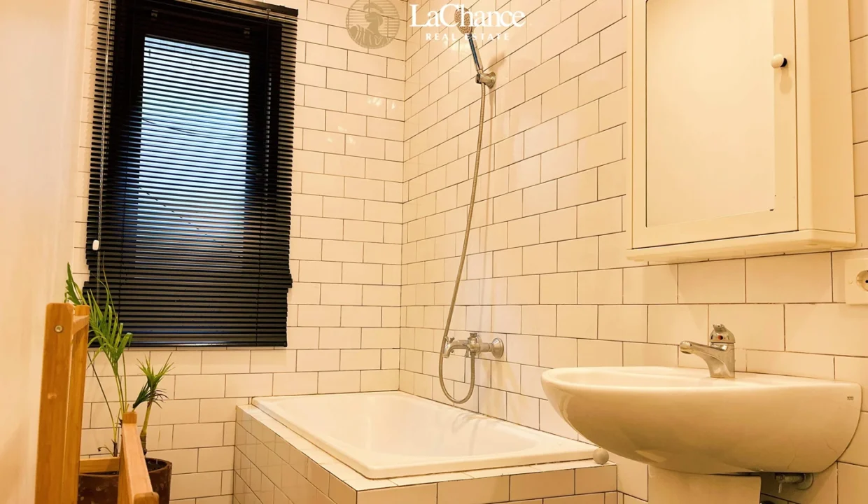 3 +3 bedrooms Berawa Bali17