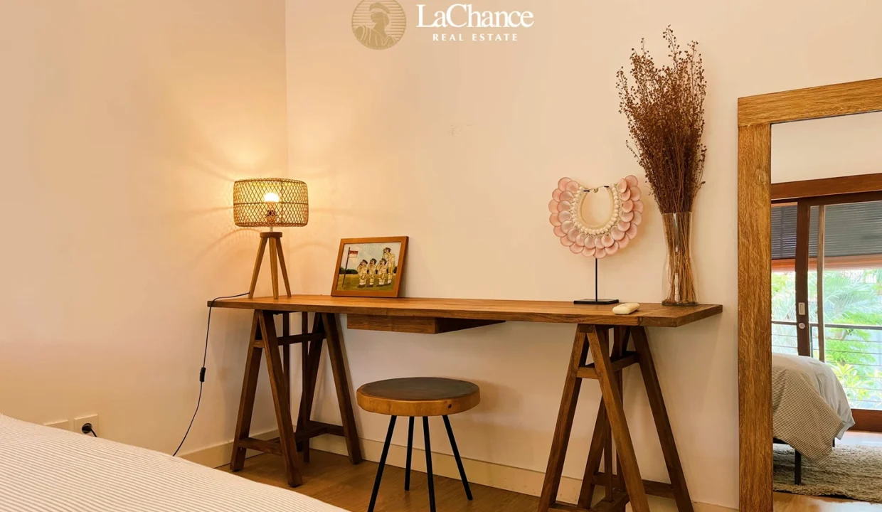 3 +3 bedrooms Berawa Bali18