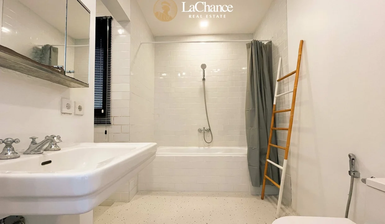 3 +3 bedrooms Berawa Bali22