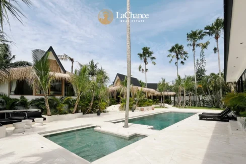 Brand-New 4 Bedroom Luxury Villa in Bumbak Umalas – Enclosed Living & 2 Pools