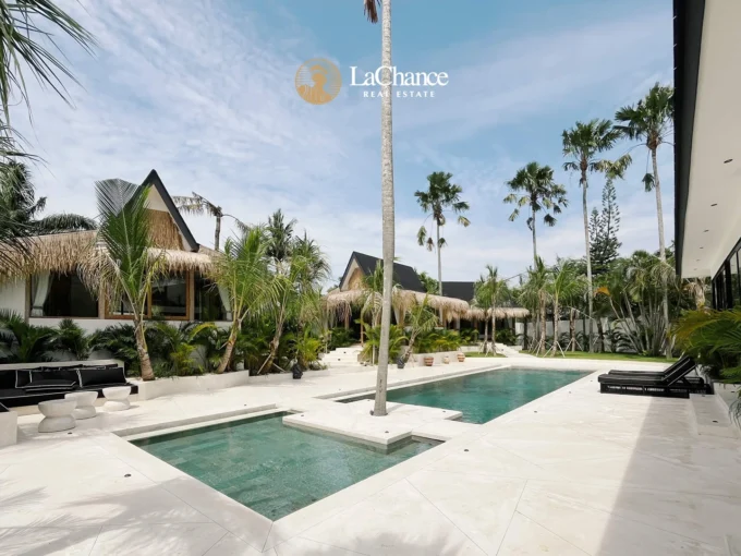 Brand-New 4 Bedroom Luxury Villa in Bumbak Umalas – Enclosed Living & 2 Pools