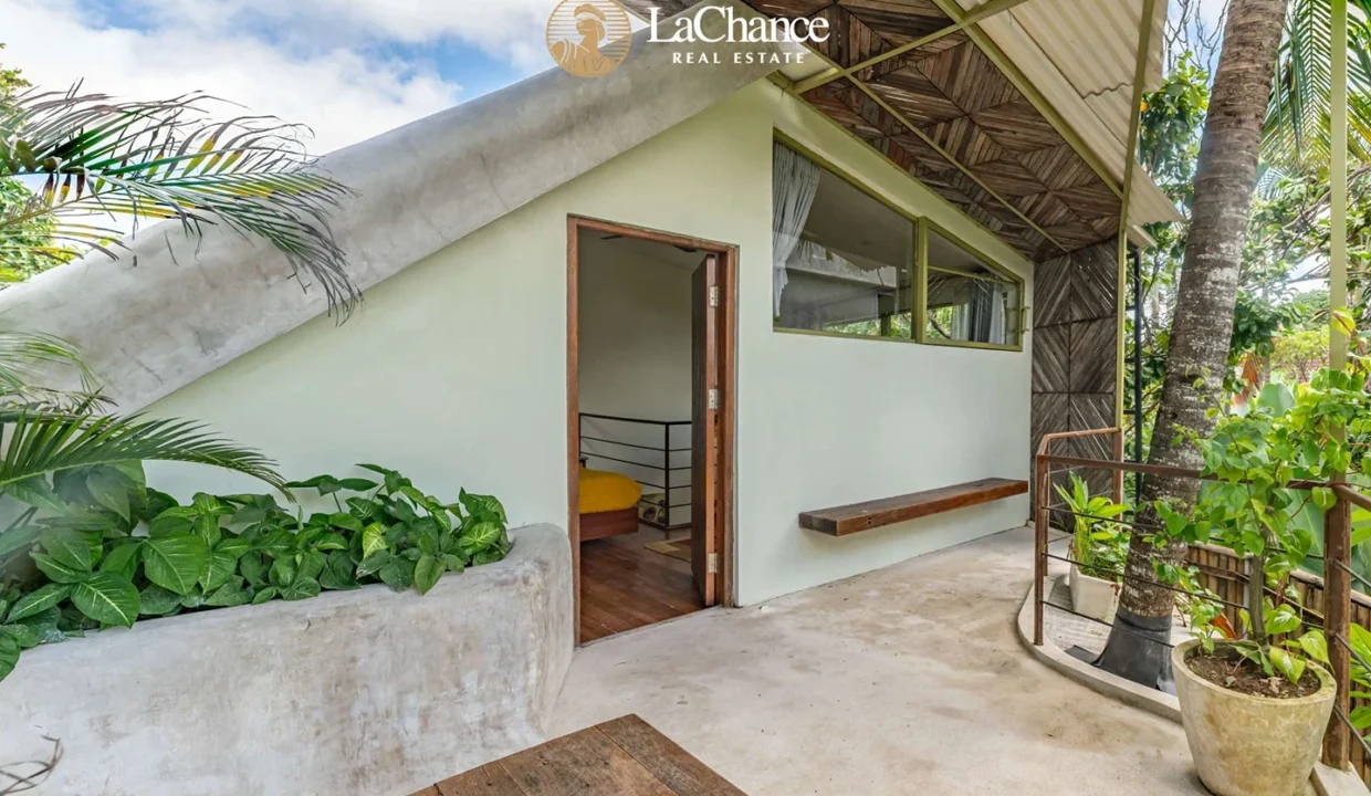 2 bedrooms Pererenan12