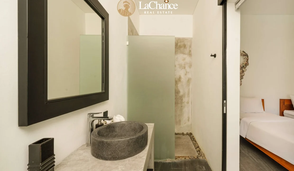 4 bedrooms Villa in Umalas25