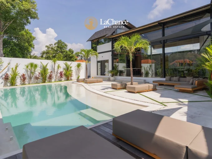 Luxury Modern 3 Bedroom Villa in Umalas | Private Pool & Jacuzzi