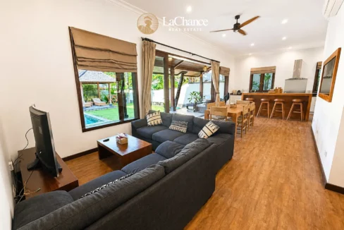family villa in Tumbak Bayuh14