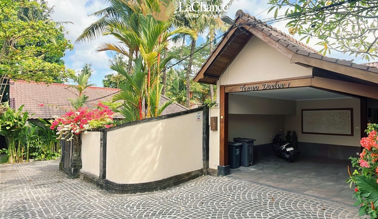 family villa in Tumbak Bayuh18