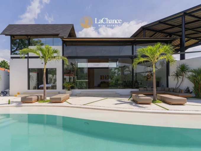Long-term villa rental in Bali with private pool and garden