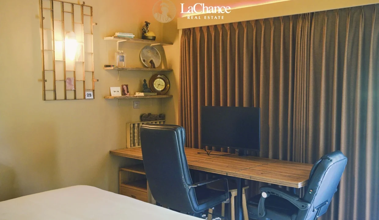 2 bdr + office in Pererenan10