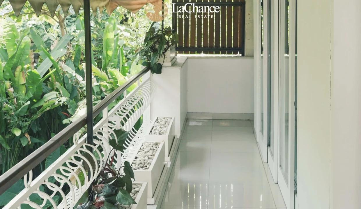 2 bdr + office in Pererenan13
