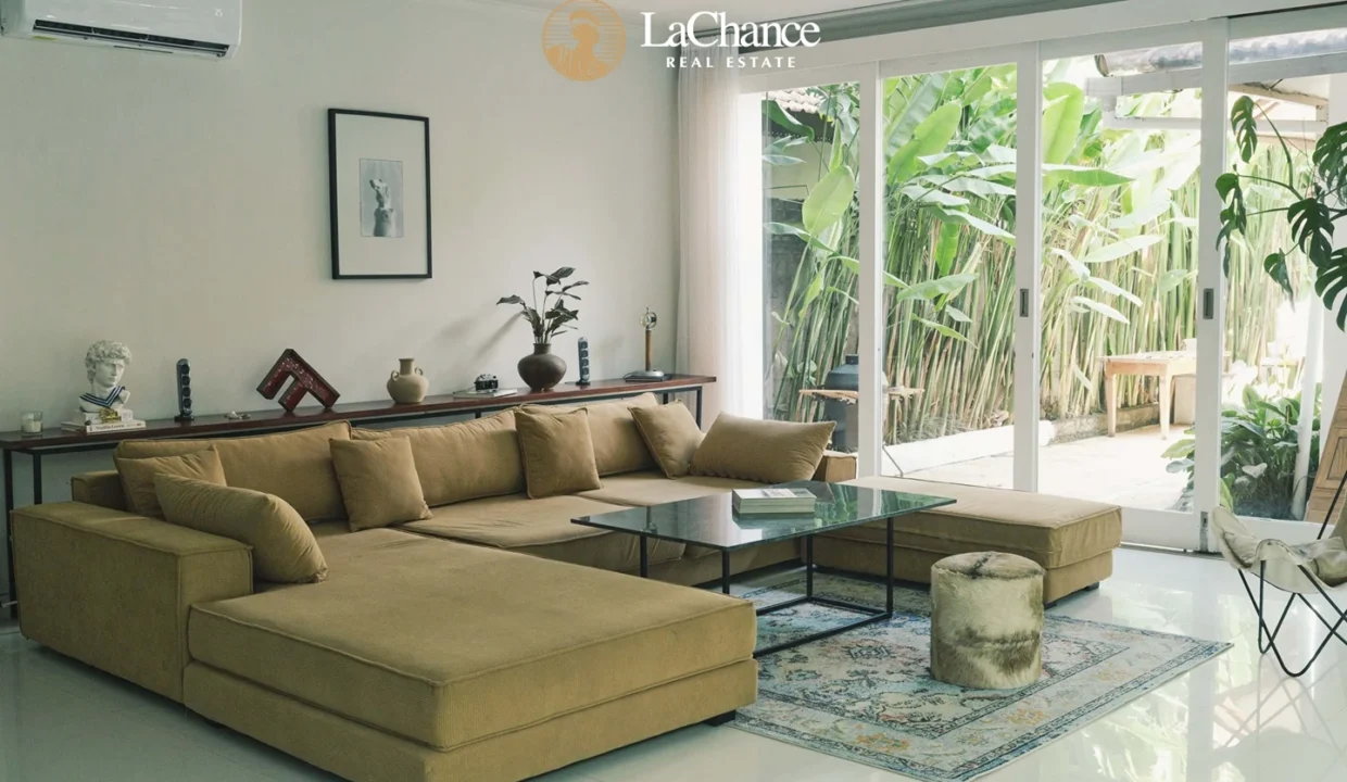 2 bdr + office in Pererenan15
