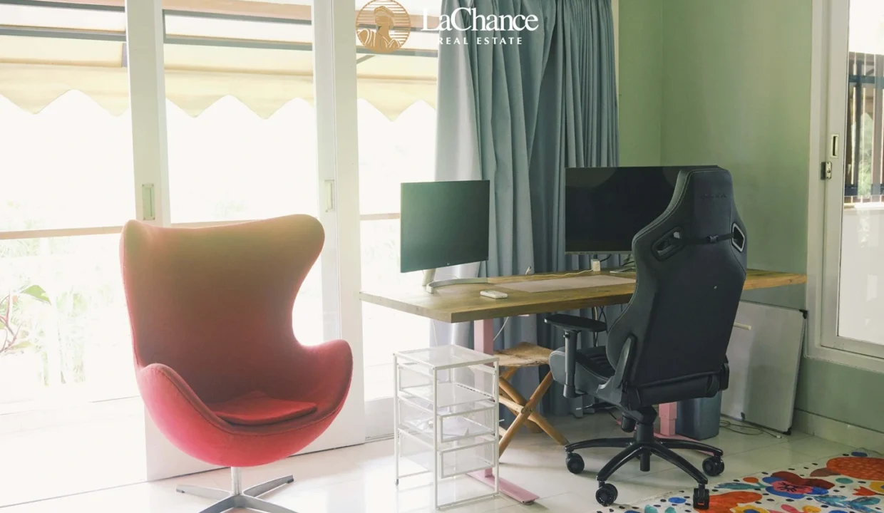 2 bdr + office in Pererenan7