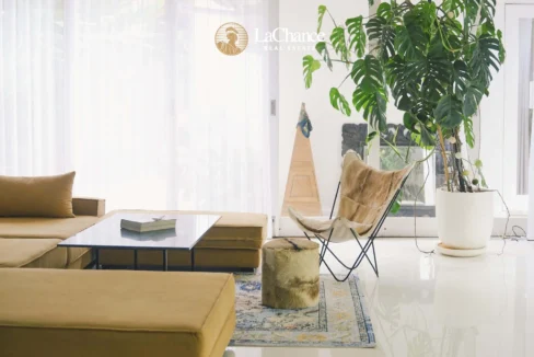 2 bdr + office in Pererenan9