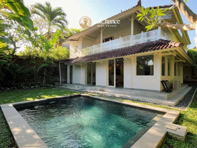 Spacious 3 Bedroom Villa with Pool & Garden in Umalas