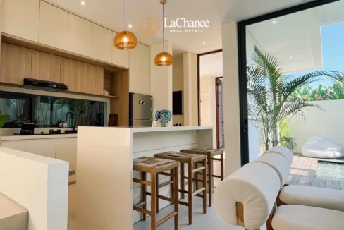 Luxury 3 bedrooms Kerobokan12