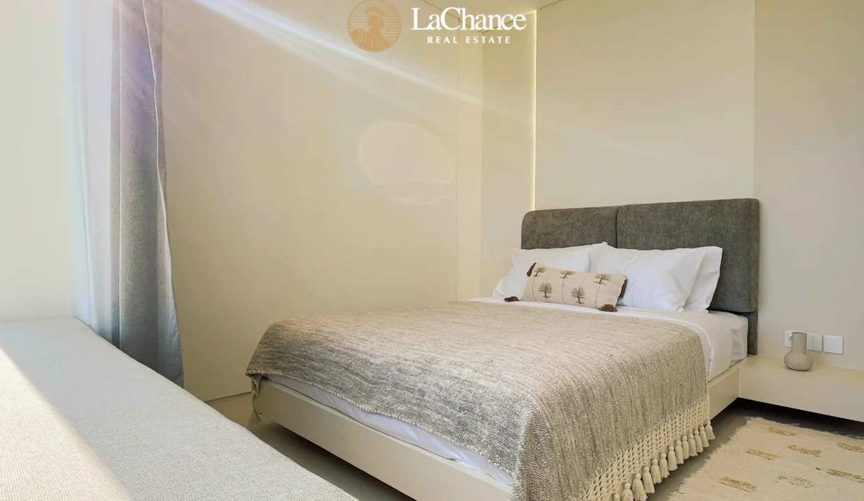 Luxury 3 bedrooms Kerobokan9