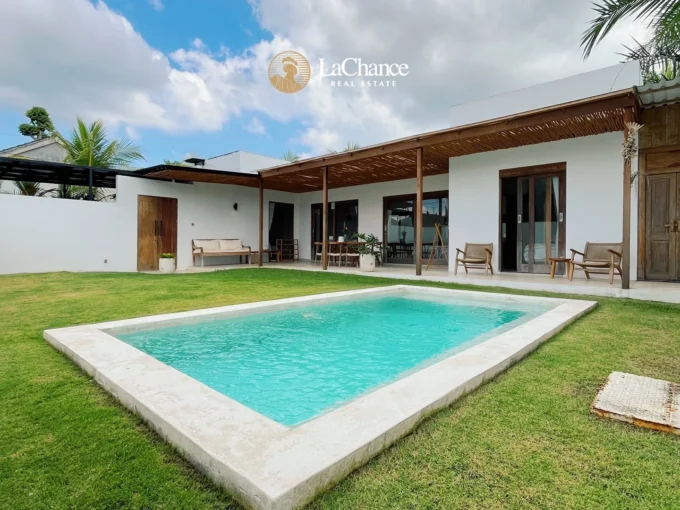 villa for sale in bali with big garden and swimming pool