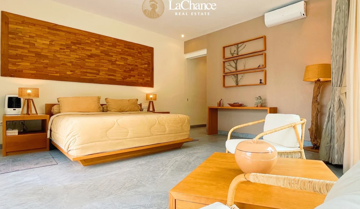 4 bedrooms villa in Umalas19