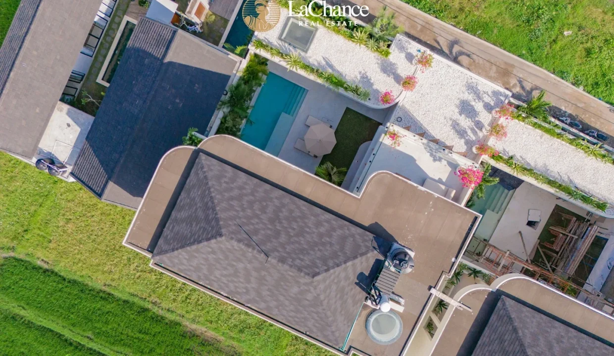 Luxury 4-Bedroom Villa in Seseh1