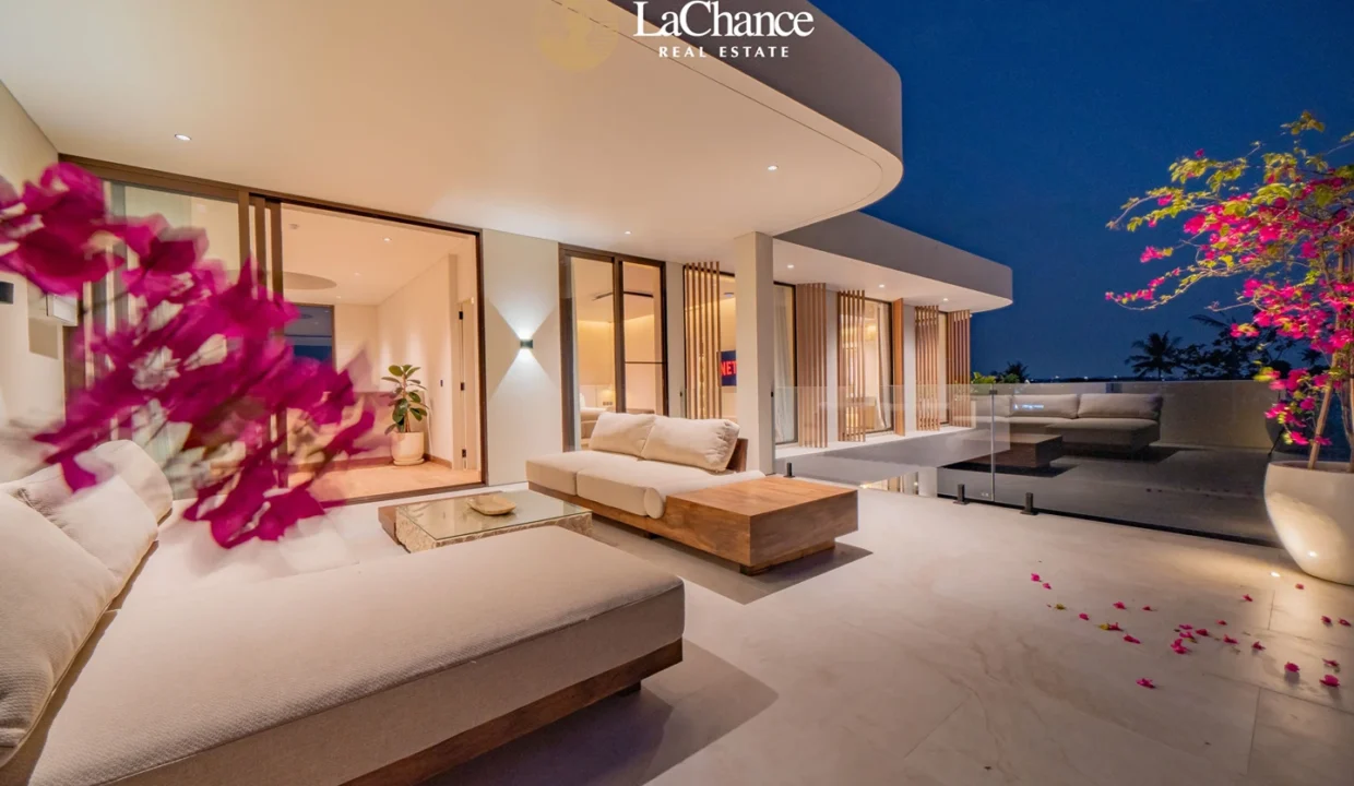 Luxury 4-Bedroom Villa in Seseh11