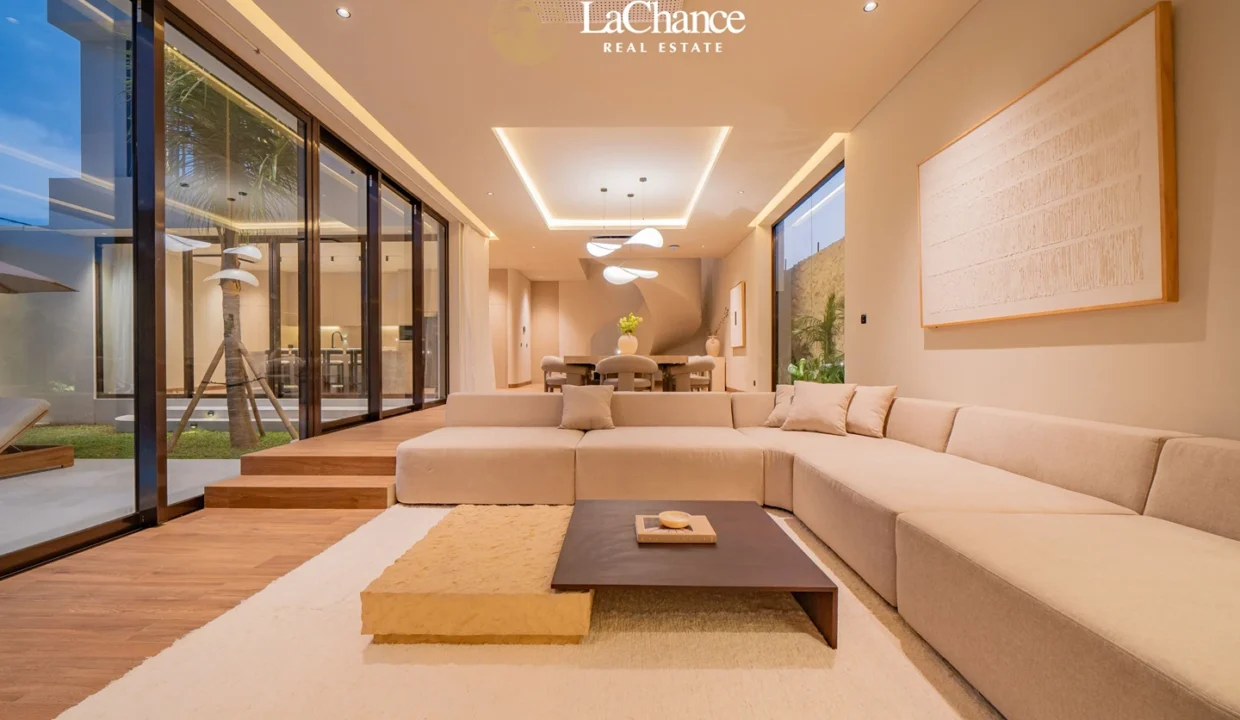 Luxury 4-Bedroom Villa in Seseh13
