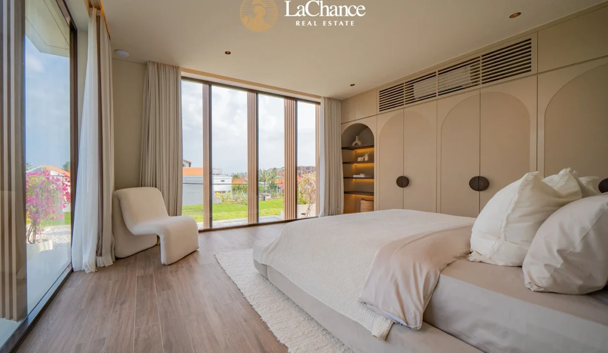 Luxury 4-Bedroom Villa in Seseh15