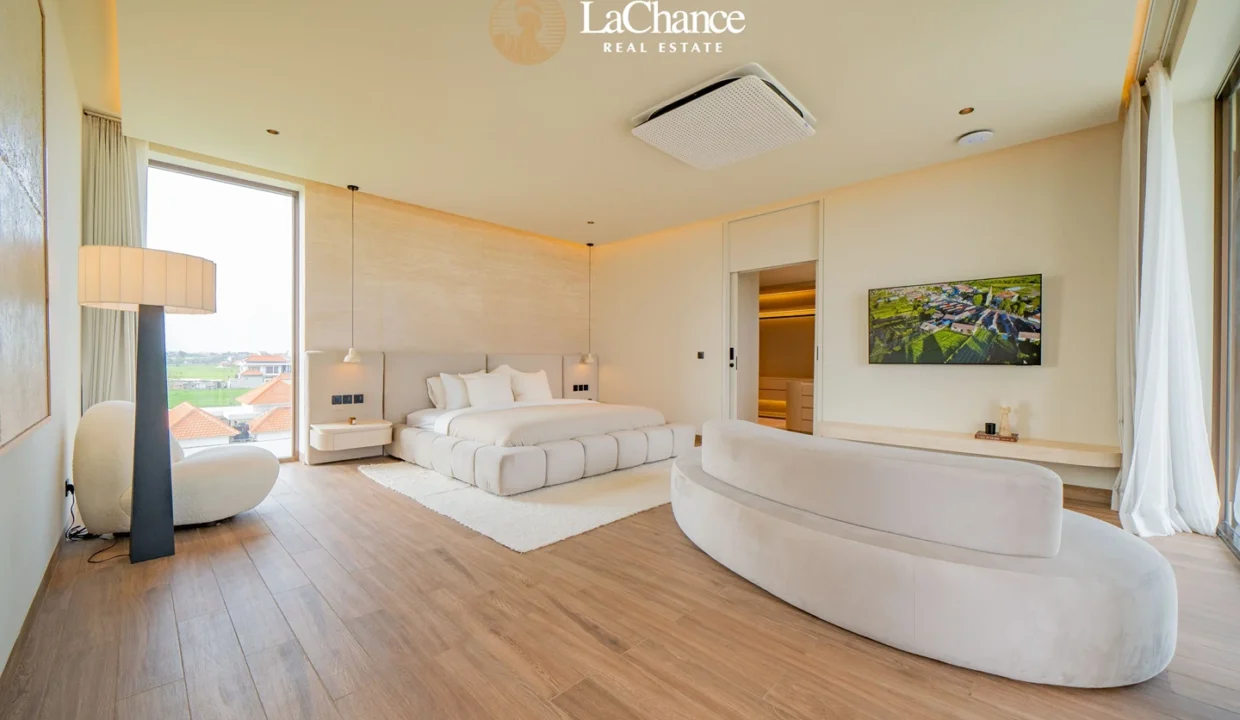 Luxury 4-Bedroom Villa in Seseh19