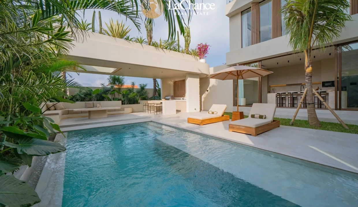 Luxury 4-Bedroom Villa in Seseh2