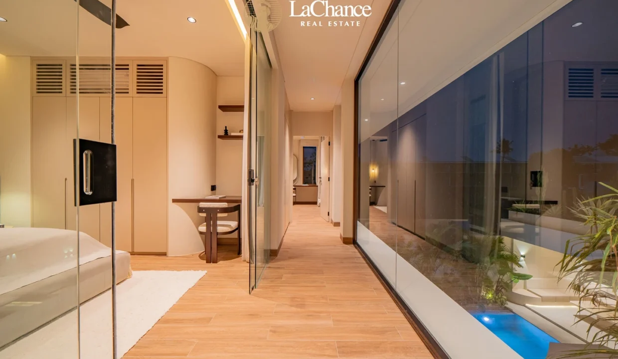 Luxury 4-Bedroom Villa in Seseh20