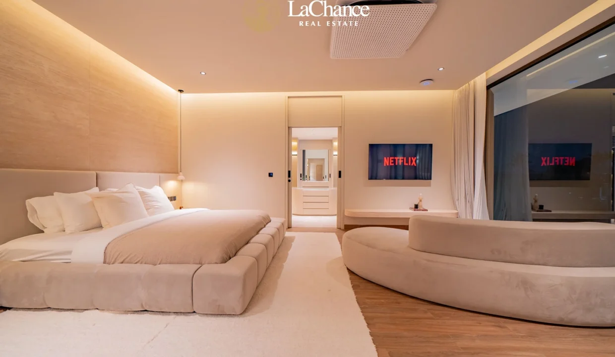 Luxury 4-Bedroom Villa in Seseh29