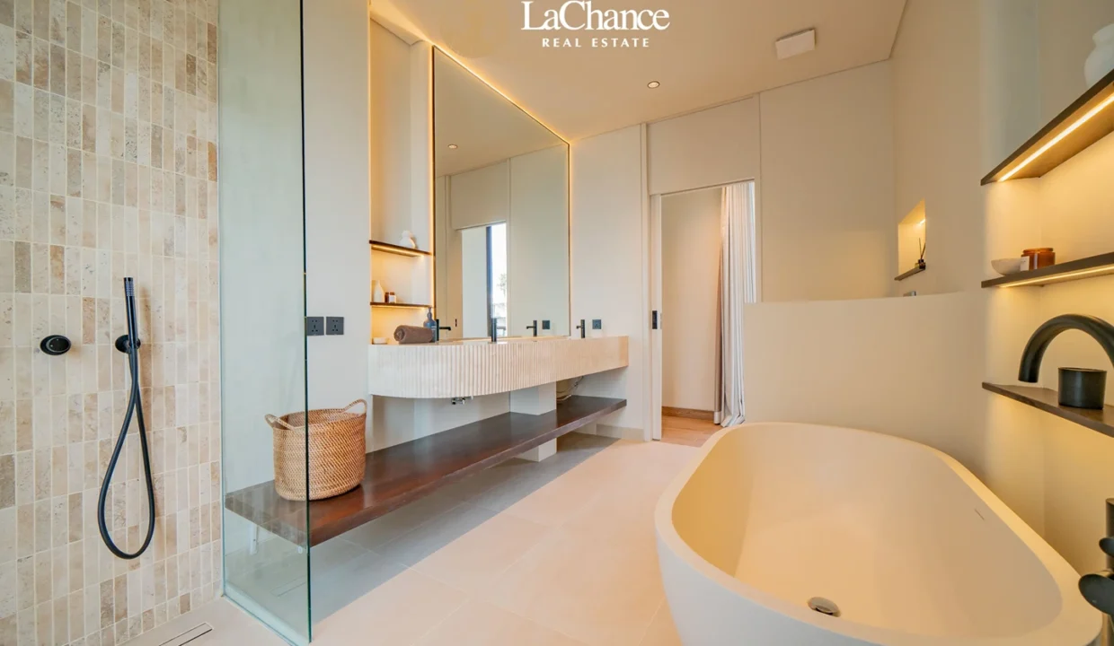 Luxury 4-Bedroom Villa in Seseh30