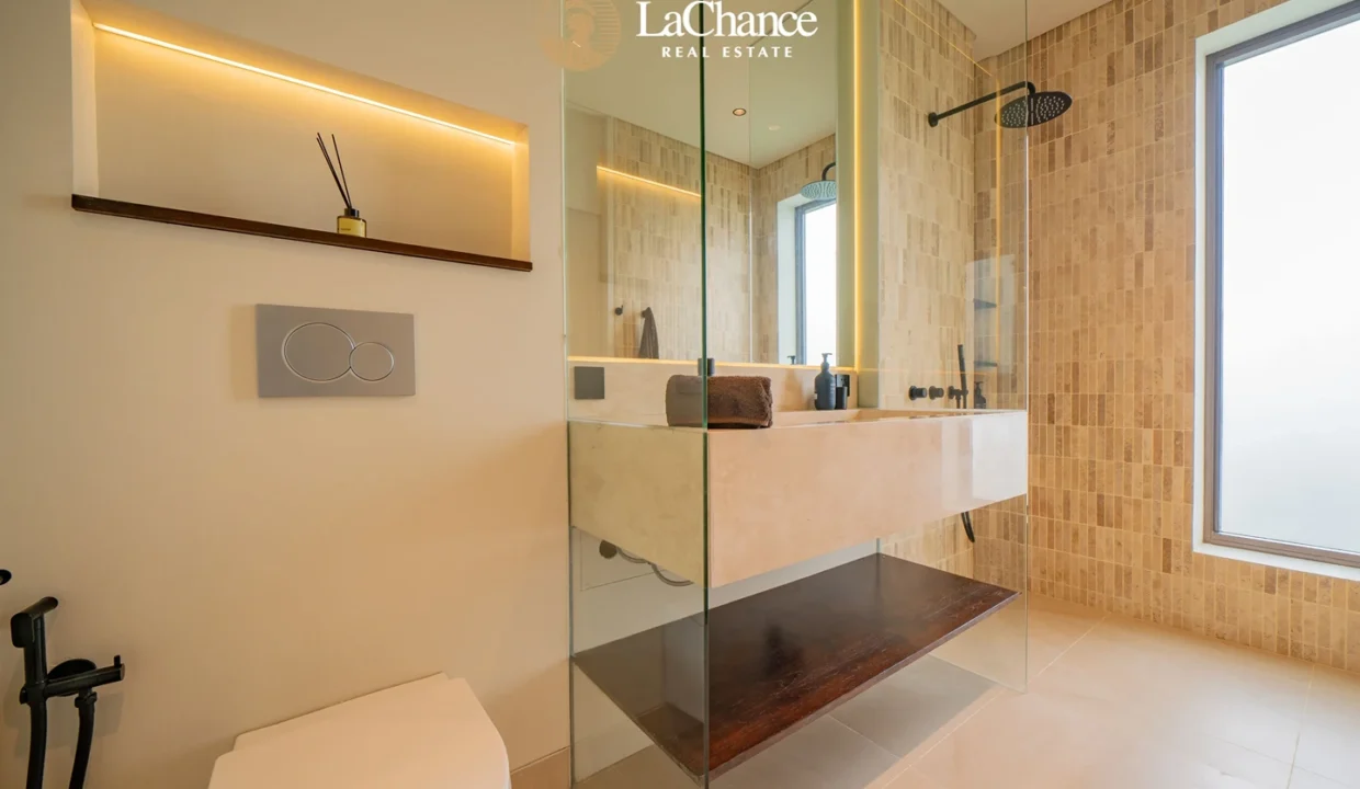 Luxury 4-Bedroom Villa in Seseh34