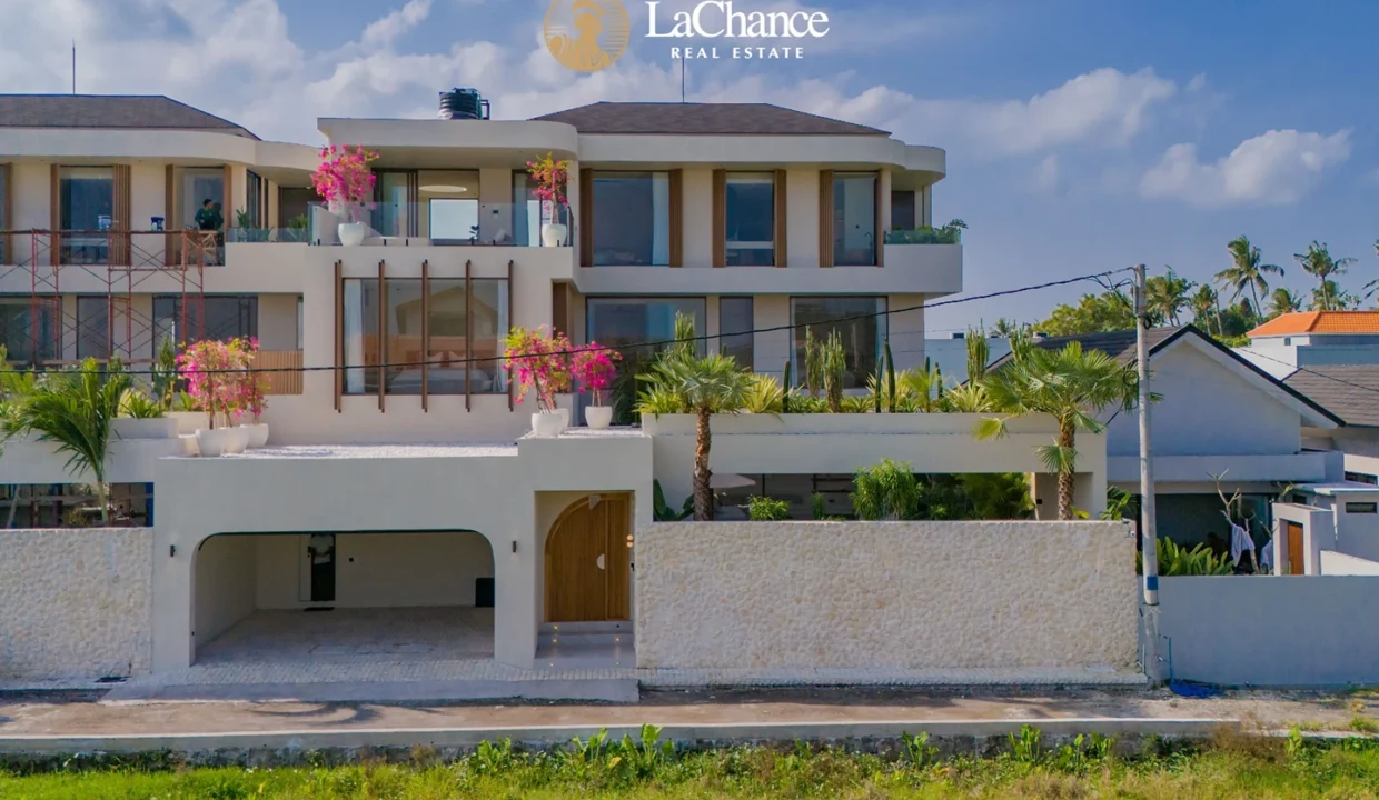 Luxury 4-Bedroom Villa in Seseh4