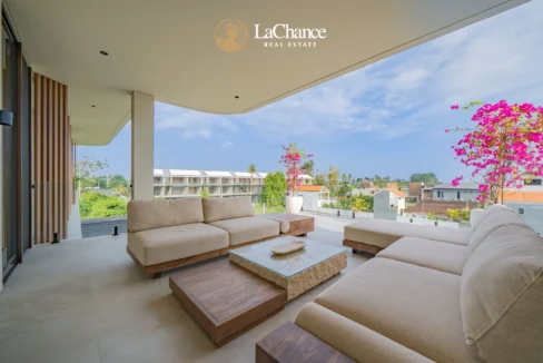 Luxury 4-Bedroom Villa in Seseh6