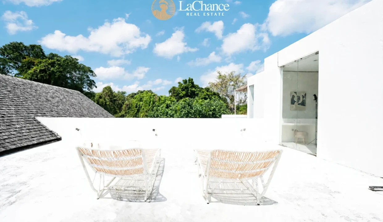 4 bedroom villa in central Pererenan Bali11