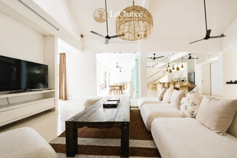 4 bedroom villa in central Pererenan Bali12