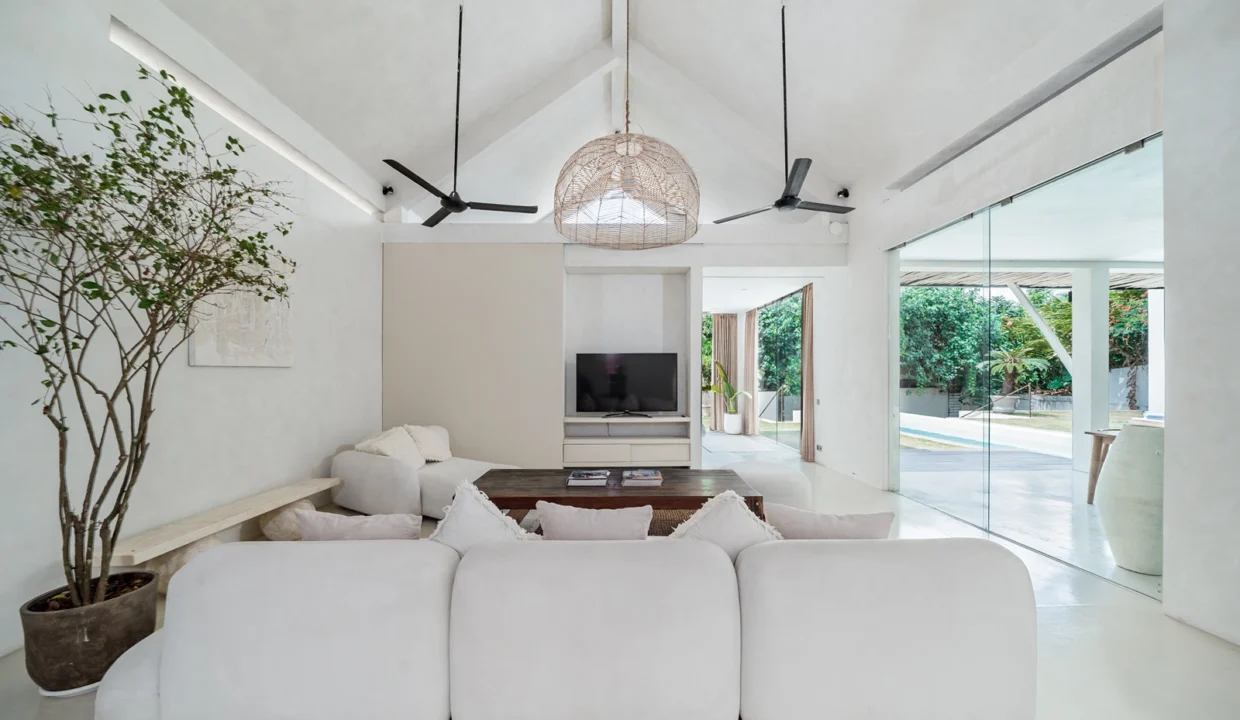 4 bedroom villa in central Pererenan Bali13