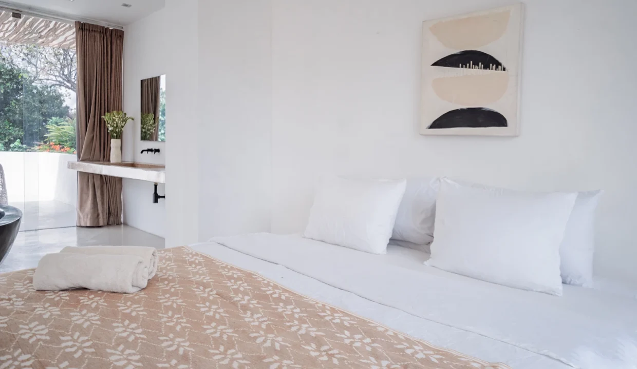 4 bedroom villa in central Pererenan Bali21