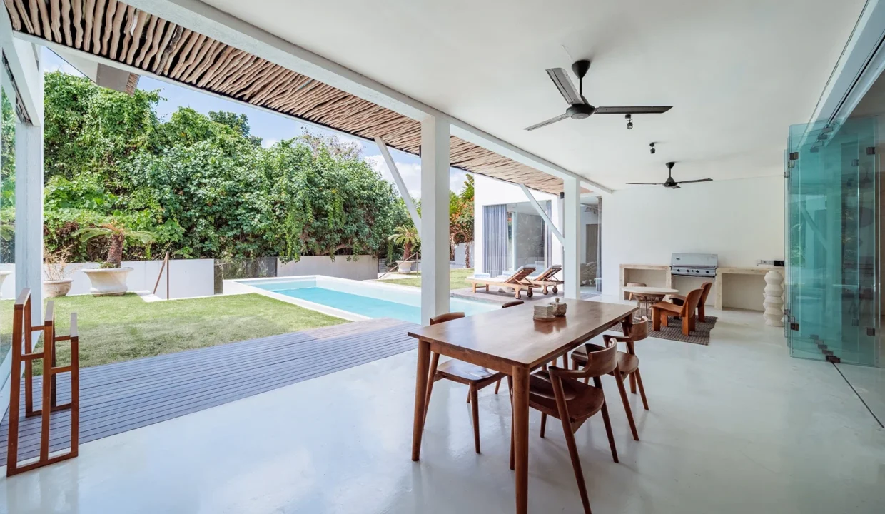 4 bedroom villa in central Pererenan Bali6